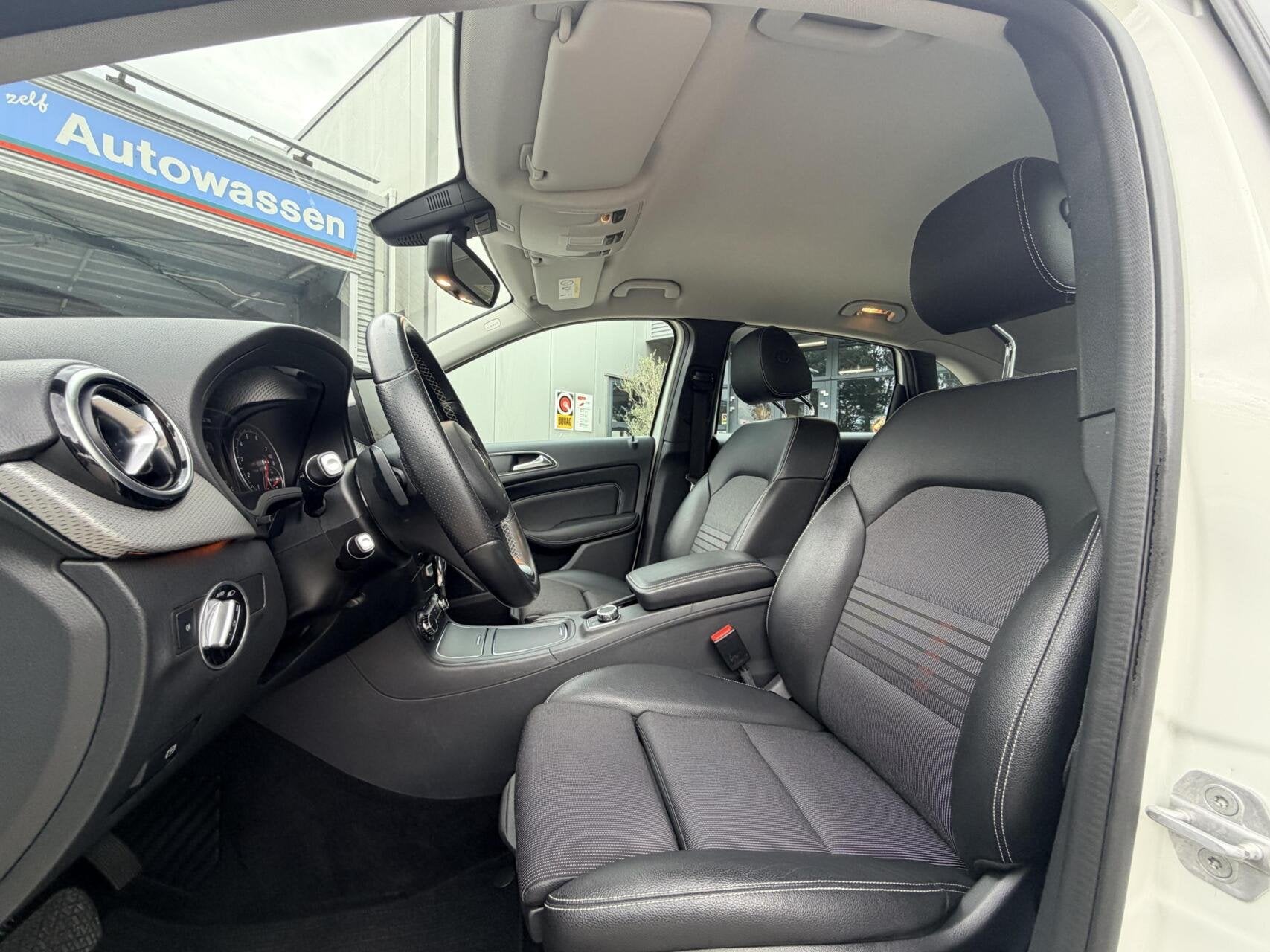 Mercedes B-klasse 180 Lease Edition Ambition | Automaat | Cr, Auto's, Mercedes-Benz, 1325 kg, Gebruikt, 4 cilinders, Leder en Stof