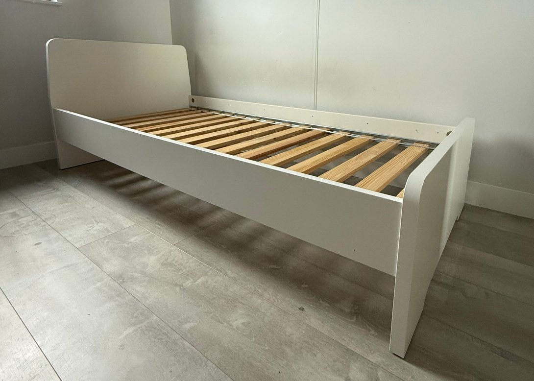 IKEA Askvoll eenpersoonsbed wit met lattenbodem, Huis en Inrichting, Ophalen, Eenpersoons, Zo goed als nieuw, Overige maten