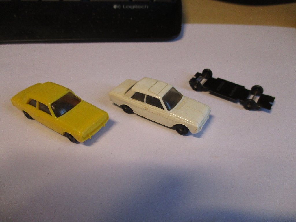 Marklin auto,s  Ford 17 m in geel en Wit en onderstel, Hobby en Vrije tijd, NVT, Wisselstroom, Gebruikt, Wagon