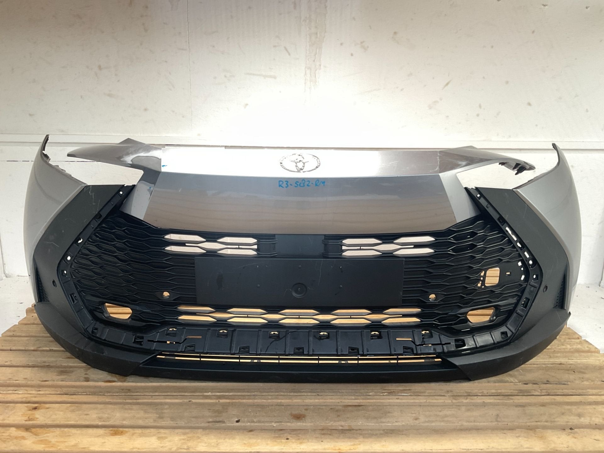 Bumper Toyota C-HR MK2 52119-F4250 Voorbumper R3-583-RM, Auto-onderdelen, Info@toyota.co.jp, Gebruikt, Toyota Motor Corporation