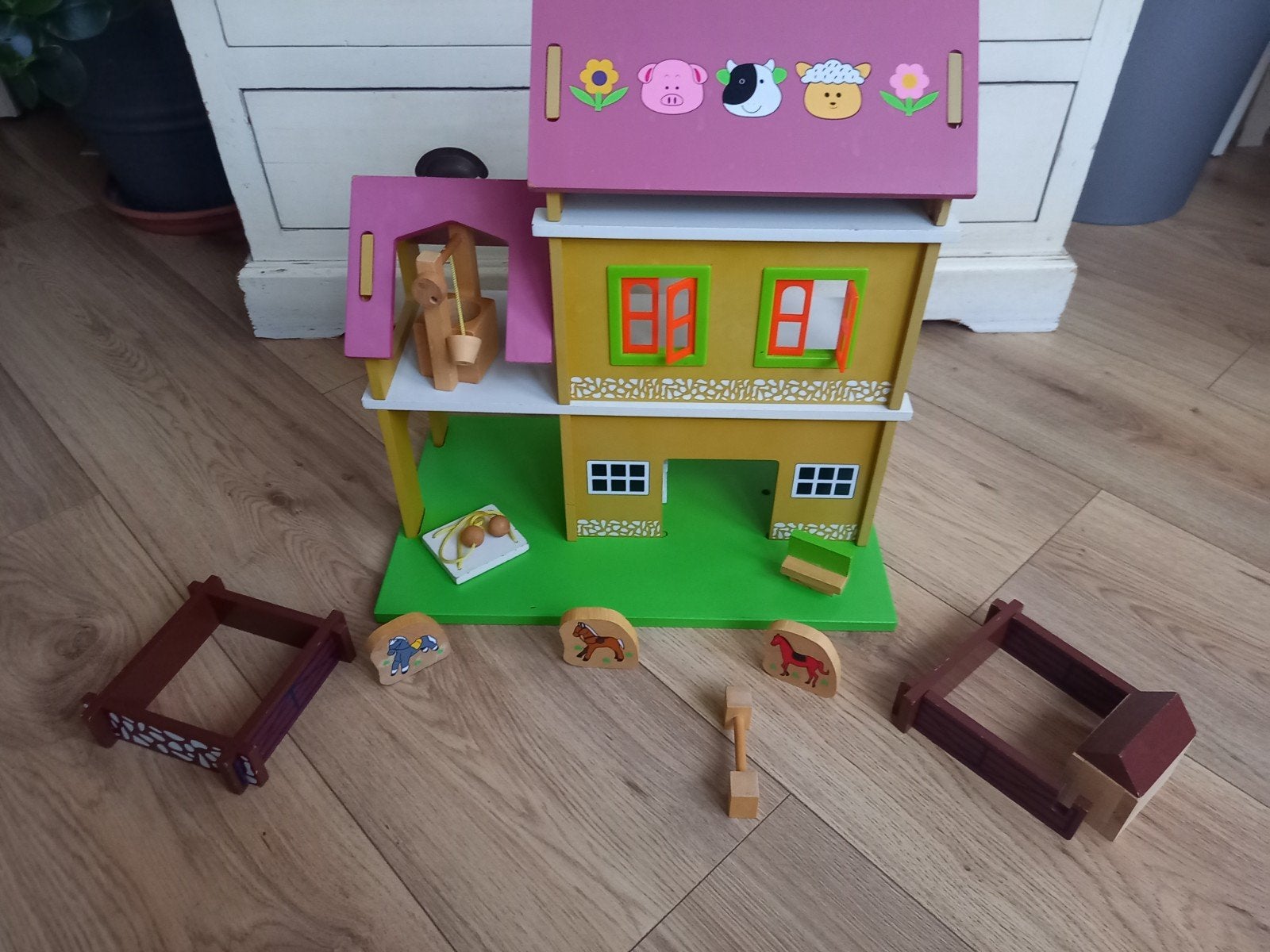 Houten boerderij/ poppenhuis, Ophalen, Gebruikt, Poppenhuis