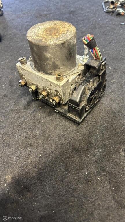 ABS pomp Toyota Avensis II ('03-'09) 4451005040, Gebruikt, Toyota, Ophalen of Verzenden, Toyota