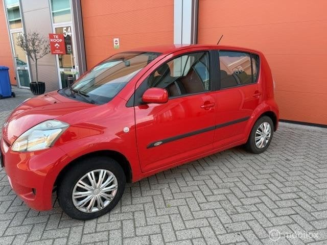Daihatsu Sirion 2 1.0-12V Trend NIEUWE APK 09-2027-KM NAP, Auto's, Voorwielaandrijving, Dealer onderhouden, Stof, Gebruikt