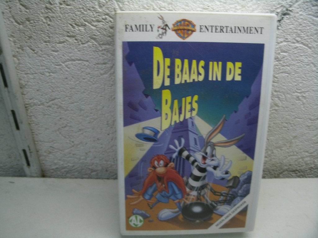vhs 33a de baas in de bajes, Cd's en Dvd's, VHS | Kinderen en Jeugd, Alle leeftijden, Ophalen of Verzenden, Zo goed als nieuw