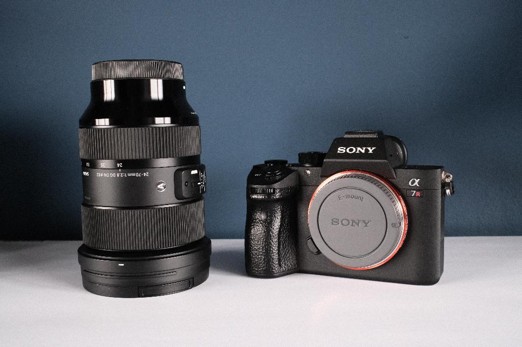 Sony A7R III + Sigma 24-70mm (8.614 clicks), Ophalen of Verzenden, Zo goed als nieuw