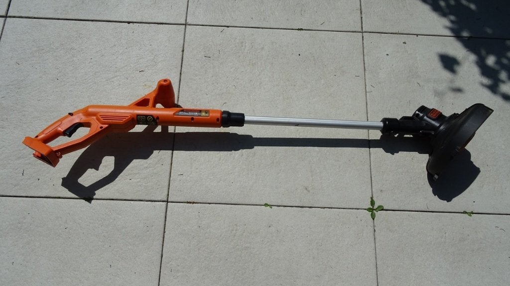 Black & Decker ST182320 accutrimmer, GEEN ACCU, GEEN OPLADER, Ophalen, Accu, Zo goed als nieuw, BLack + Decker.