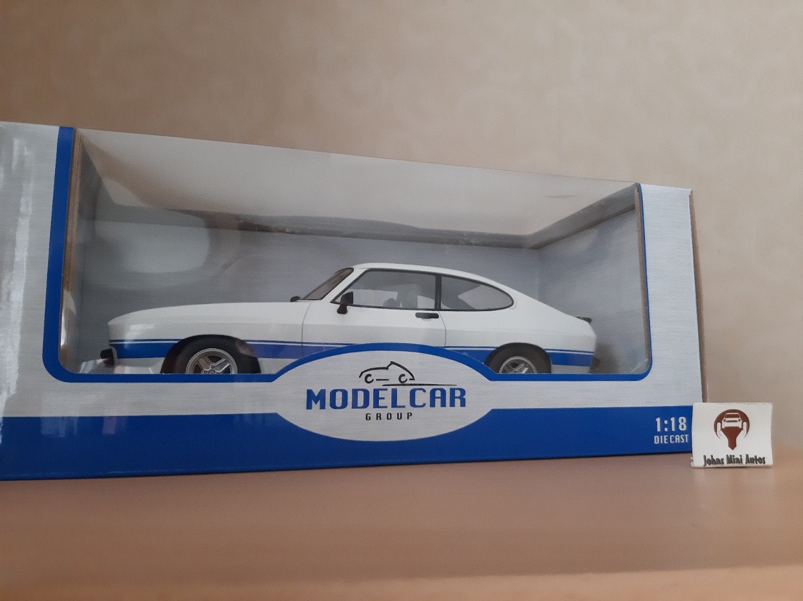 Ford Capri Mk.II X-Pack 1975 Wit/Blauw van MCG 1:18, Overige merken, MCG, Auto, Nieuw