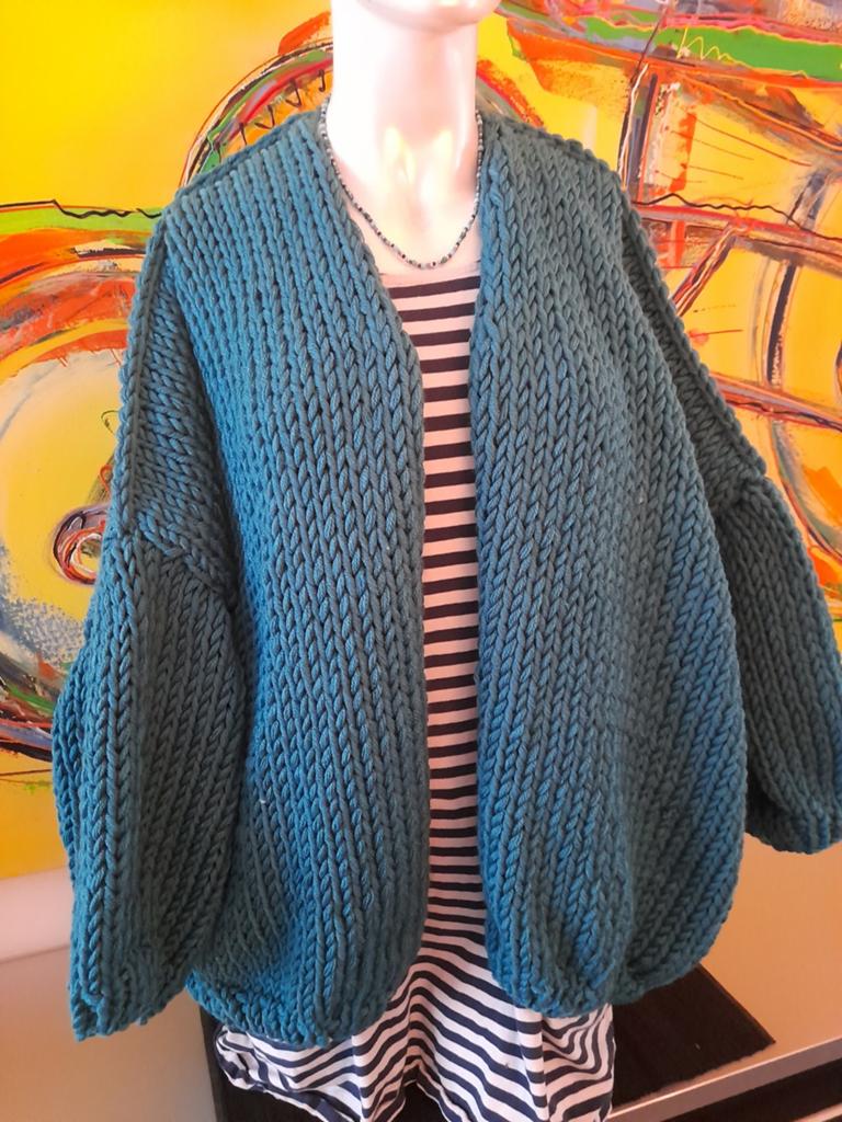 Nieuw handgebreid oversized Petrol vest model Kiro by Kim, Ophalen of Verzenden, Nieuw, Blauw