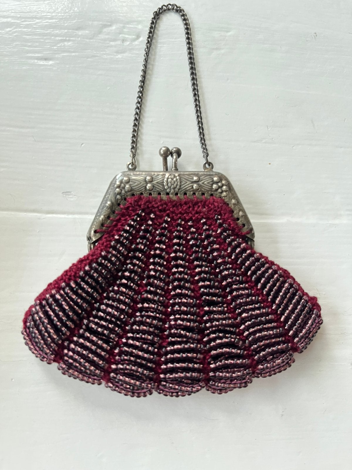 Vintage kralentasje met zilverkleurige beugel – handgemaakt, Antiek en Kunst, Ophalen of Verzenden