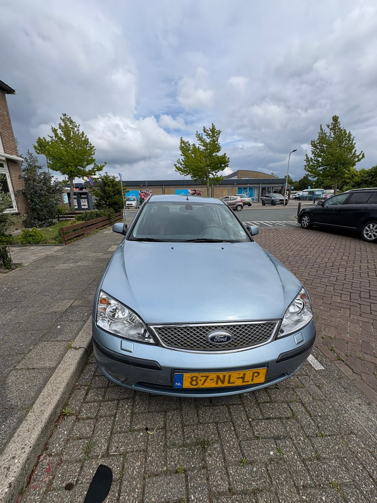Ford Mondeo 1.8 16V 92KW Sedan 2003 Grijs, Auto's, 125 pk, 680 kg, 4 cilinders, Origineel Nederlands