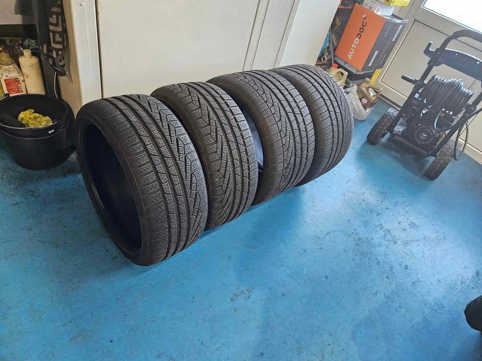20inch PIRELLI SOTTOZERO banden, Auto-onderdelen, Banden en Velgen, Ophalen, Winterbanden, Band(en), Personenwagen