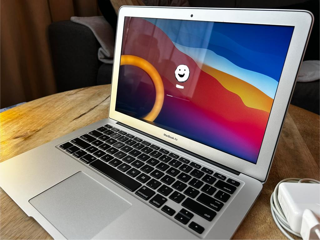 Apple MacBook Air (13.3 inch, Early 2015), Computers en Software, Apple Macbooks, Zo goed als nieuw, MacBook Air, 13 inch, 2 tot 3 Ghz