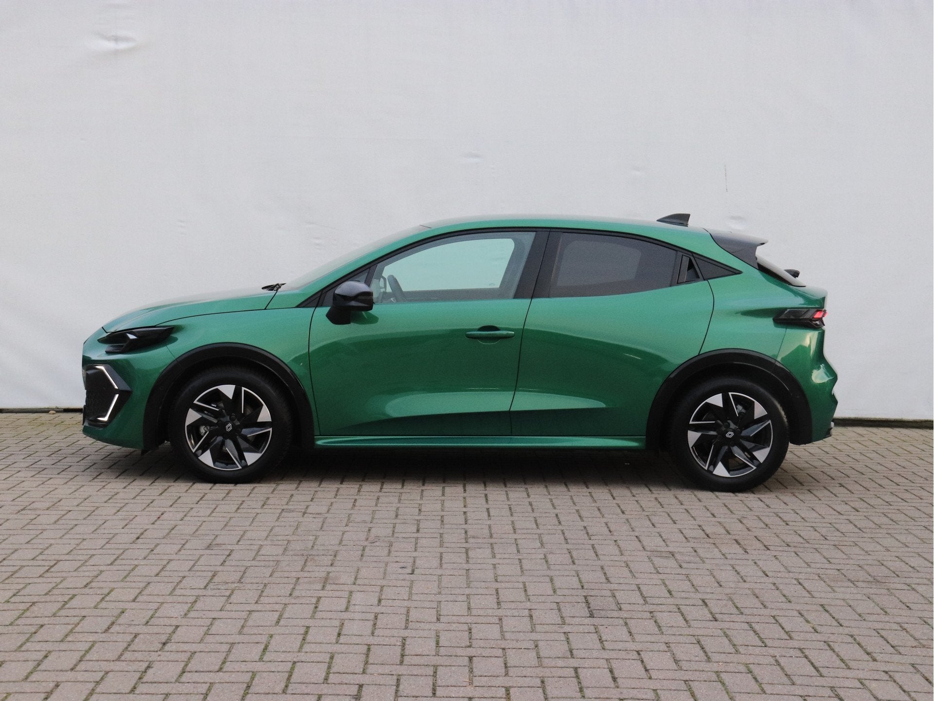 Renault Clio 1.8 Hybrid 160 techno CAMERA / ADAPTIVE CRUISE, Dealer onderhouden, Gebruikt, 4 cilinders, Leder en Stof