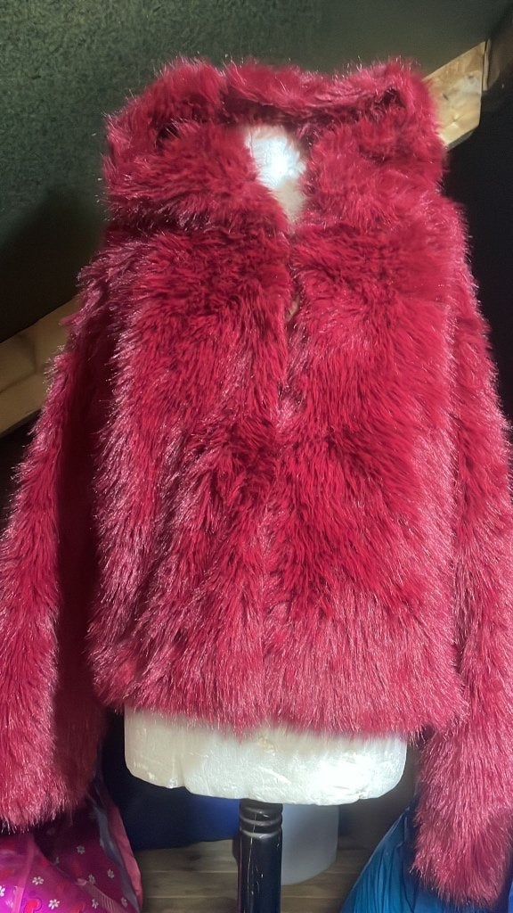 Nieuw! Korte Rode Dames Fur Jas met Capuchon - Maat L & XL, Kleding | Dames, Ophalen of Verzenden, Zo goed als nieuw, Maat 42/44 (L)