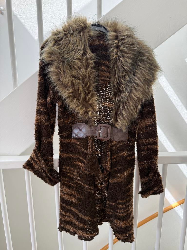 Bruin gebreid vest met bontkraag en riem- Maat S, Ophalen of Verzenden, Gedragen, Maat 36 (S), Bruin