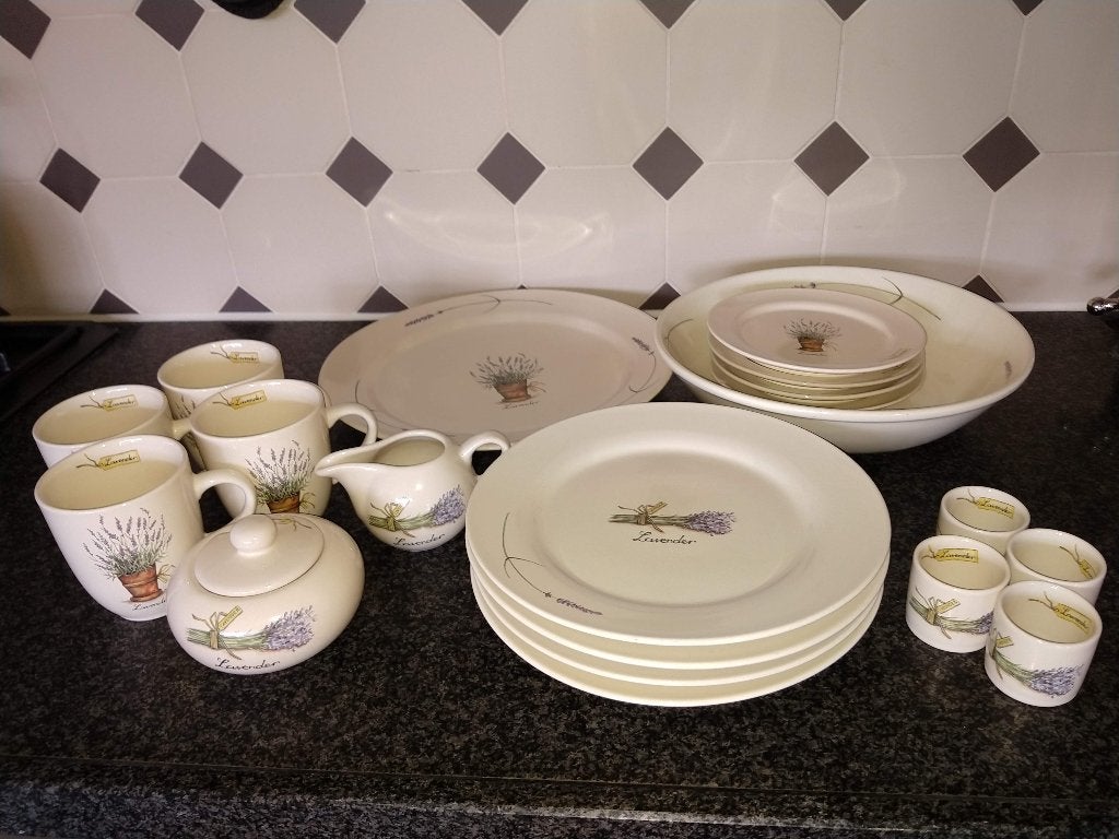 Jet servies lavendel, Ophalen of Verzenden, Zo goed als nieuw, Overige stijlen, Compleet servies