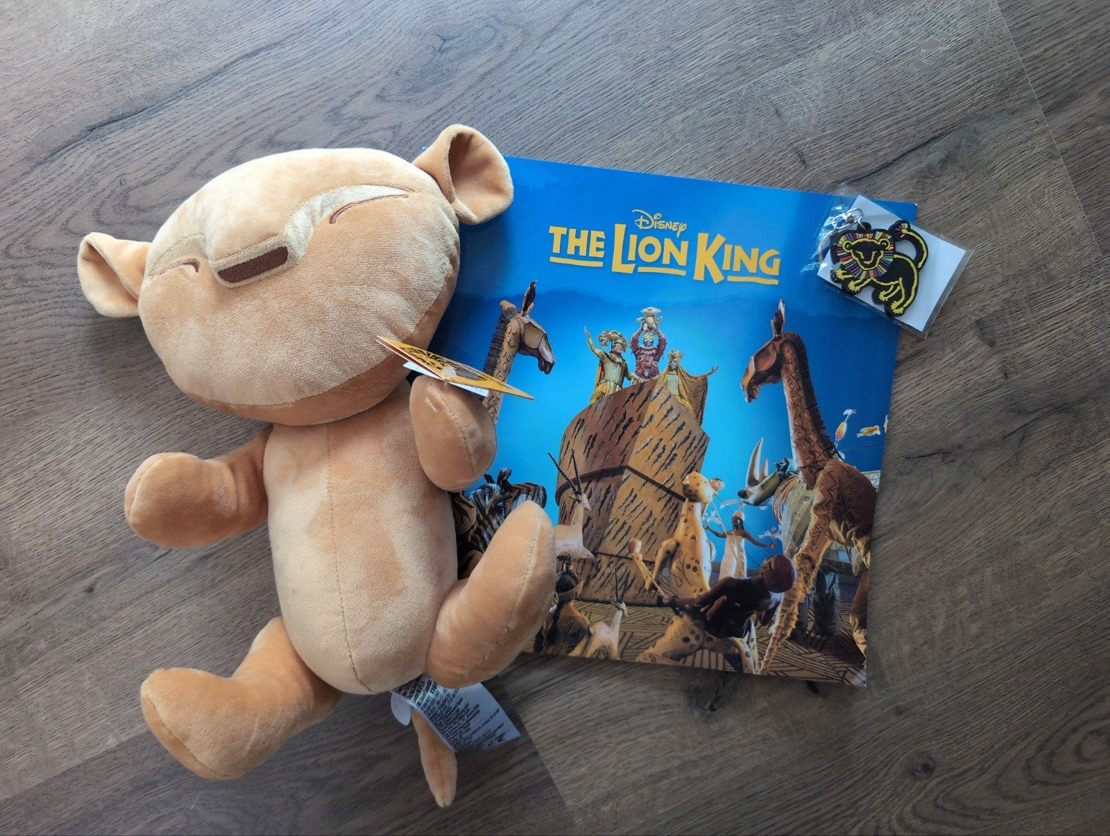 Lion King Musical Pakket: Knuffel, Art Book & Sleutelhanger, Ophalen of Verzenden, Nieuw