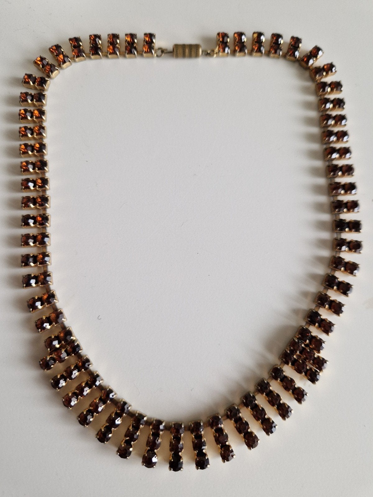 Vintage ketting Riviera-stijl strass steentjes bruin., Verzenden, Bruin, Overige materialen