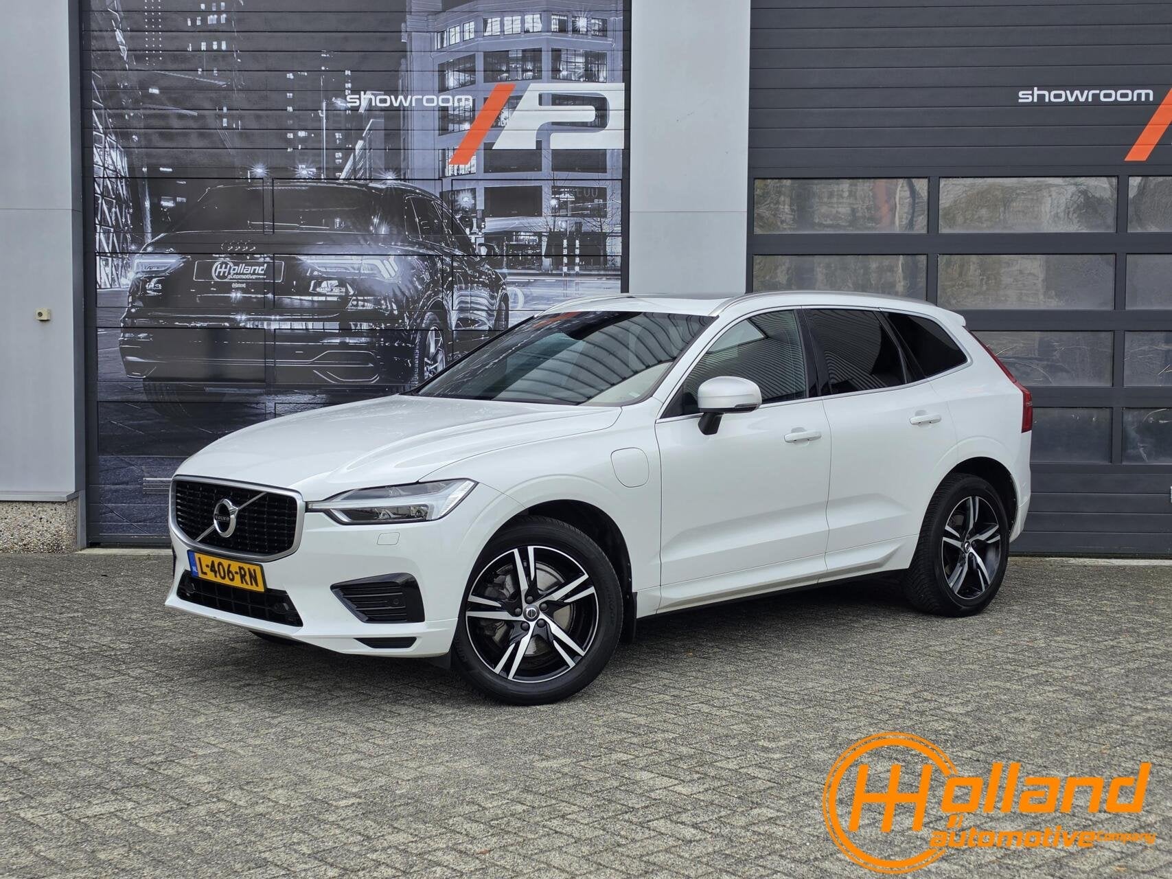 Volvo XC60 2.0 T8 Twin Engine AWD R-Design|PANO|MEMORY|ACC, Auto's, Automaat, Gebruikt, Euro 6, 320 pk
