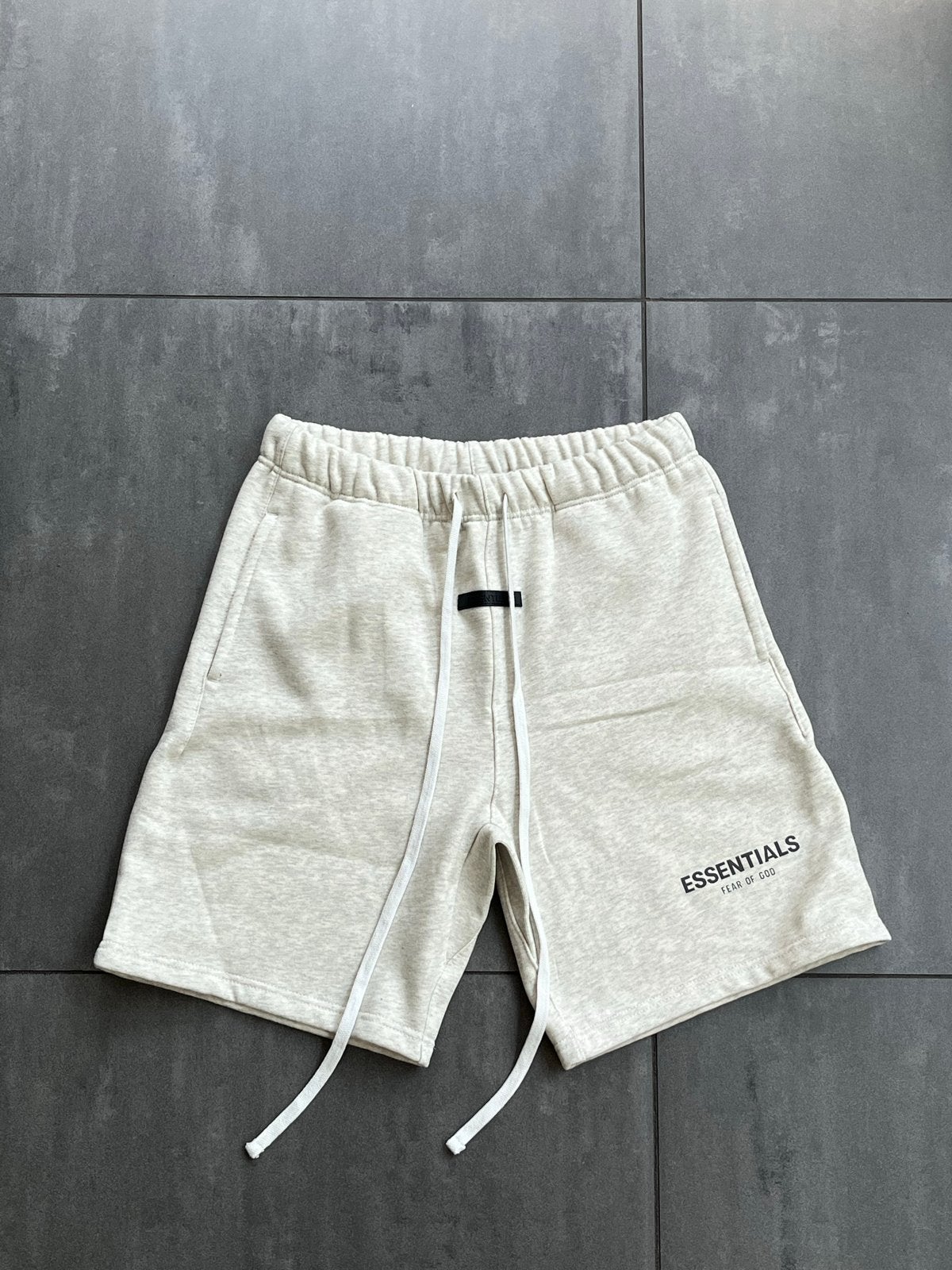 Grijze Essentials fear of god shorts - Maat L - price tag, Kleding | Heren, Broeken en Pantalons, Ophalen of Verzenden, Nieuw