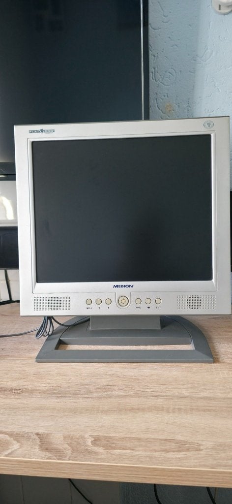 Medion 17 inch LCD monitor VGA + speakers – werkt goed, Gebruikt, Ingebouwde speakers, Medion, Ophalen of Verzenden