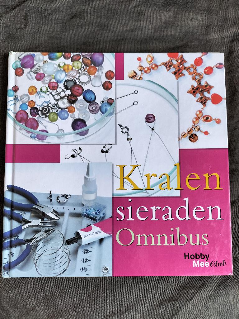 Kralen sieraden omnibus / Hobby Mee Club, Boeken, Ophalen of Verzenden, Zo goed als nieuw, Sieraden maken, Stella Ruhe (red.)