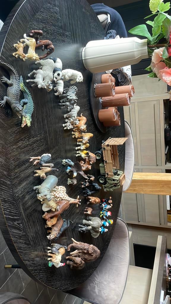 Schleich 51 dieren 8 smurfen en 1 safari truck!, Ophalen of Verzenden, Zo goed als nieuw