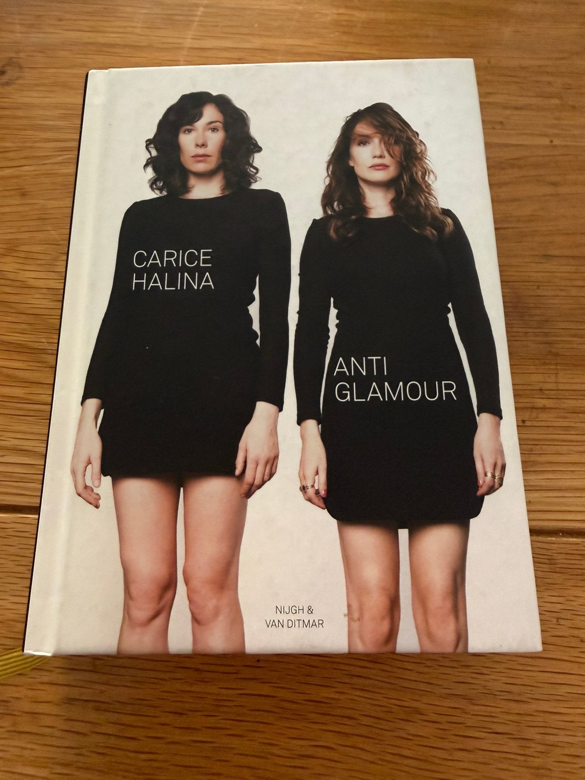 Halina Reijn - Antiglamour, Halina Reijn; Carice van Houten, Ophalen of Verzenden, Zo goed als nieuw, Mode algemeen