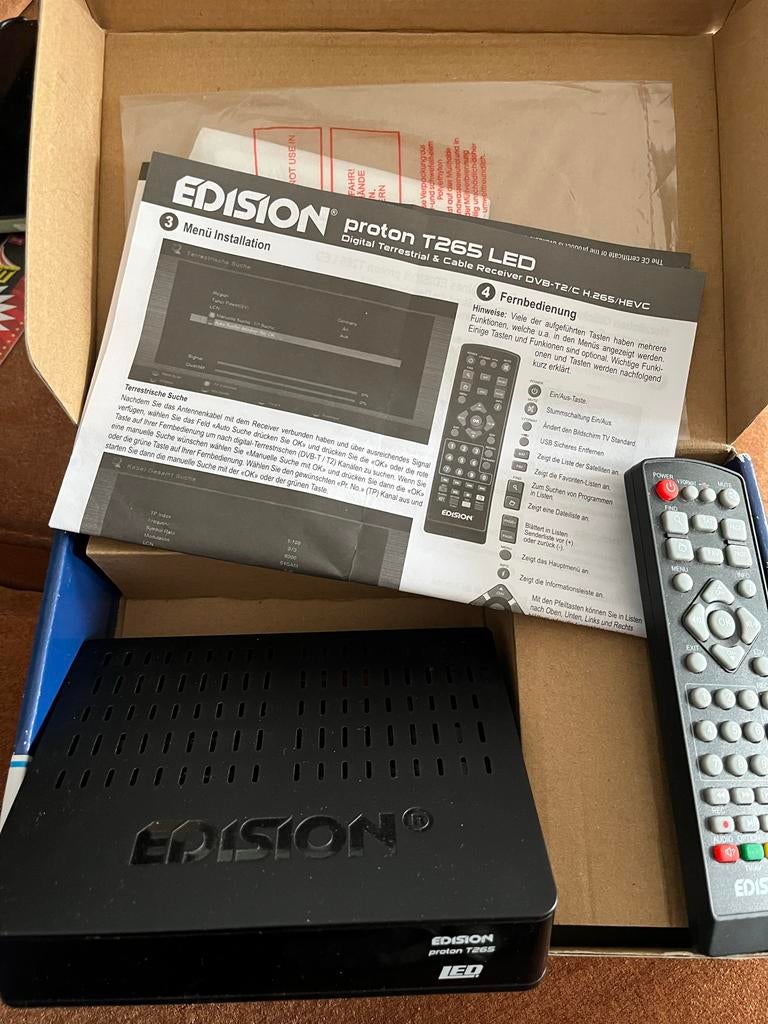 Edision Proton T265 LED DVB-T2/C digitale ontvanger, Ophalen of Verzenden, Gebruikt, Decoder