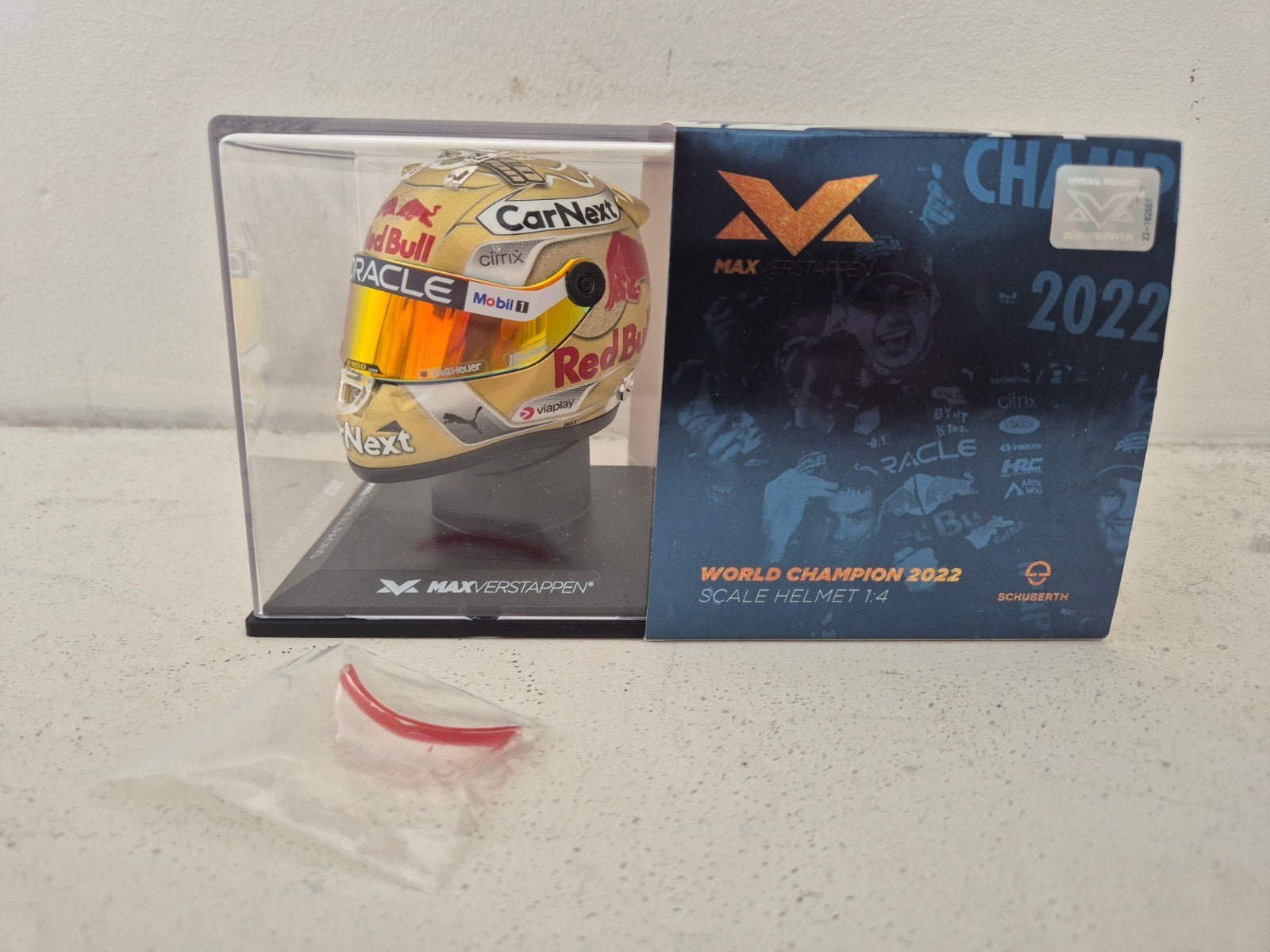 MAX VERSTAPPEN 1:4 WORLD CHAMPION HELM 2022 nieuw REDBULL f1, Verzamelen, Automerken, Motoren en Formule 1, Ophalen, Nieuw, Formule 1
