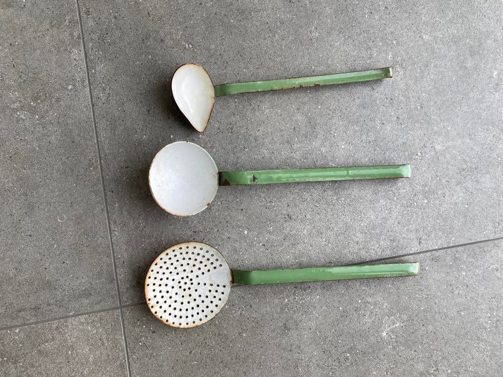 3 emaille lepels, oud groen, Ophalen
