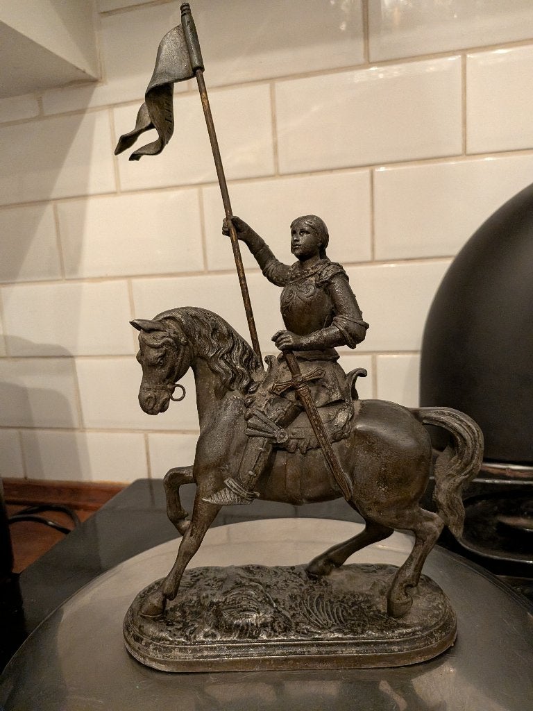 Antiek beeld, Jeanne D'Arc te paard, Grand Tour object, Antiek en Kunst, Overige onderwerpen, Ophalen of Verzenden, 20 - 50 cm