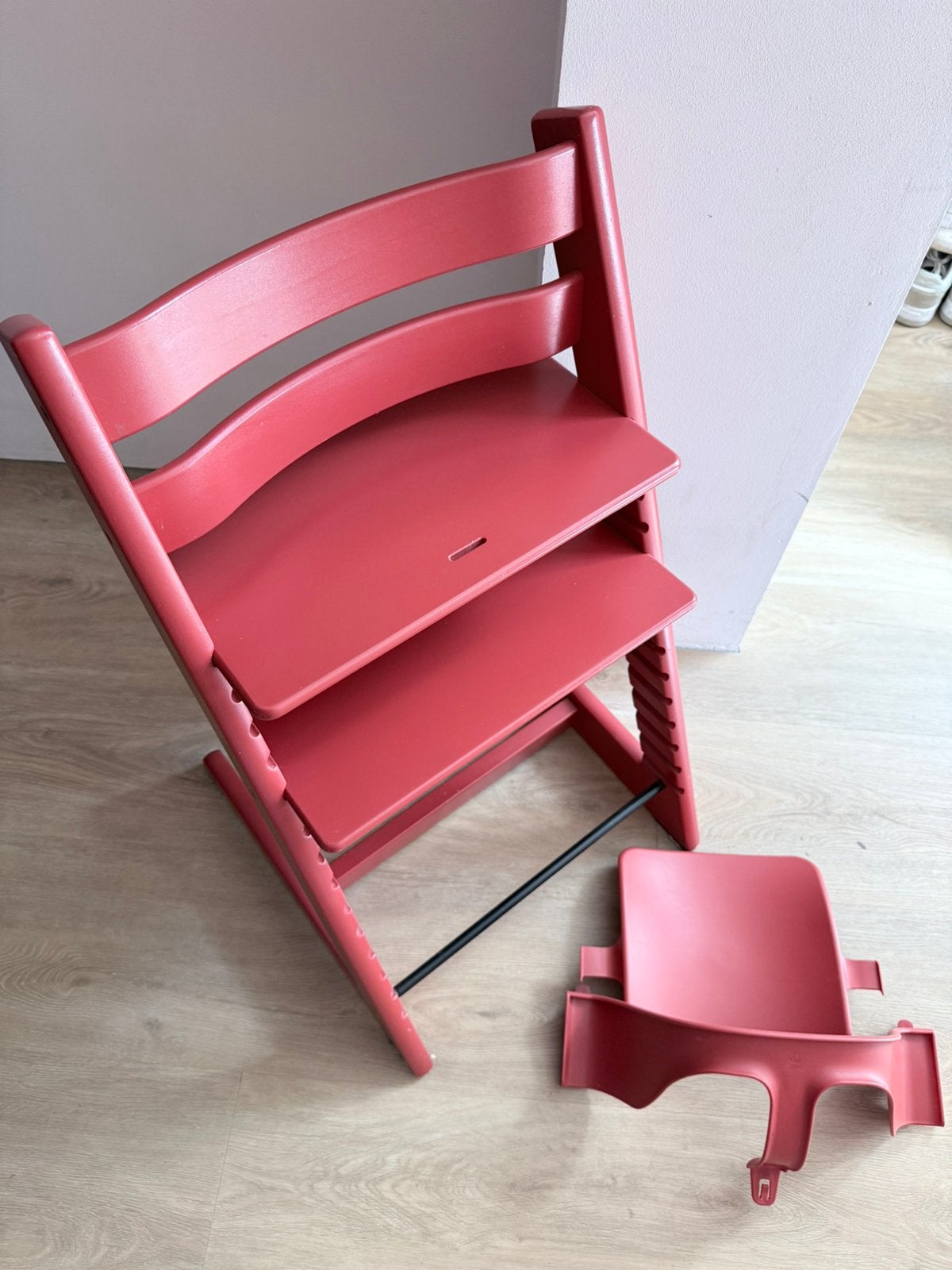 ZGAN Stokke Tripp Trapp Warm Red Nieuw model 2021 rood, Ophalen, Zo goed als nieuw, Meegroeistoel