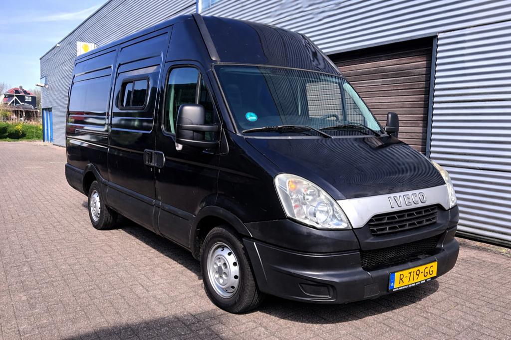 Iveco Daily 35S15v L2H2 Camperbus Trekhaak 3,5 Airco INRUIL, Auto's, Euro 5, Zwart, 4 cilinders, Iveco