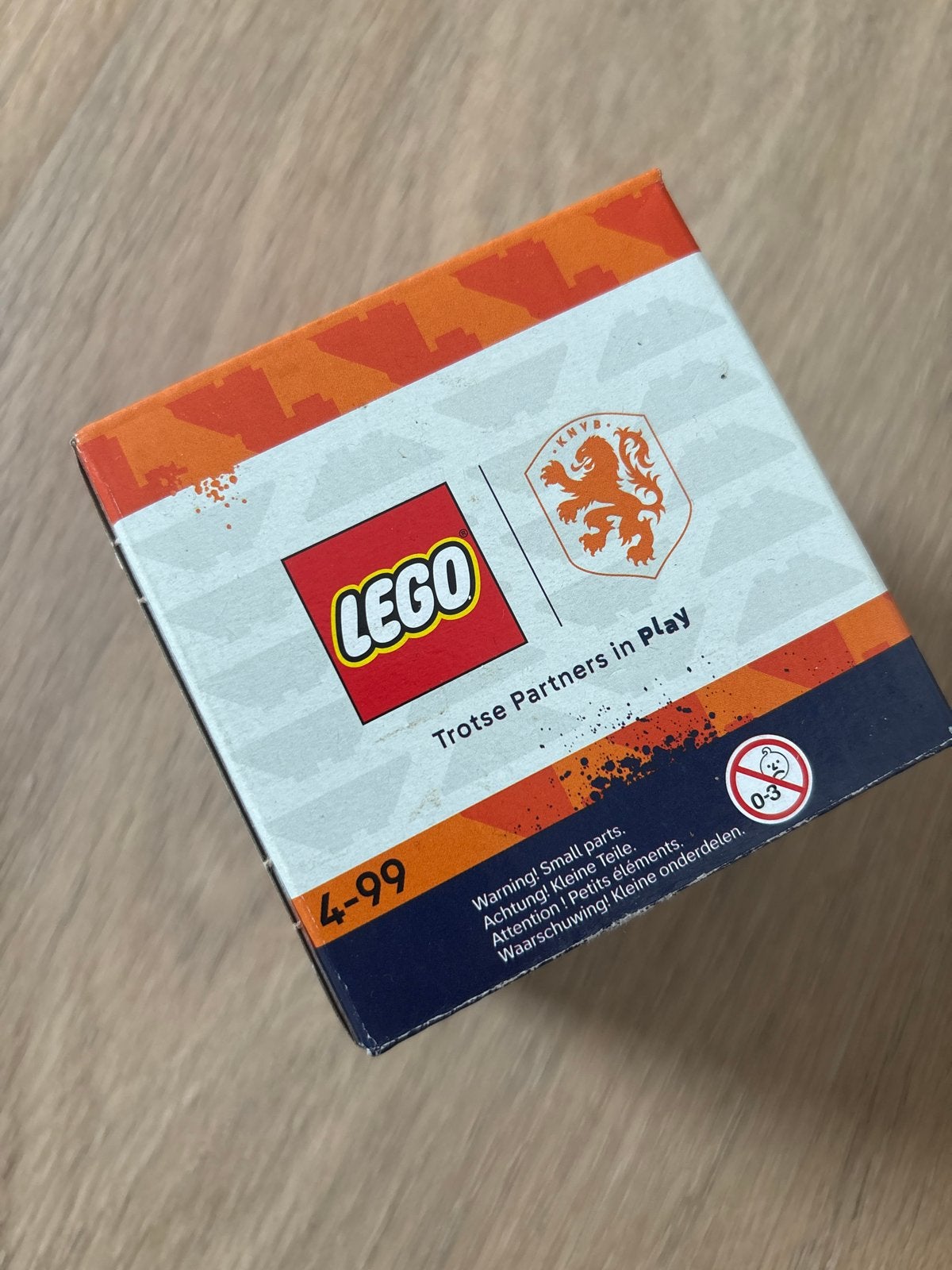Lego KNVB Oranje Fan Box - Nieuw in doos, Overige thema's, Lego, Nieuw, Ophalen of Verzenden
