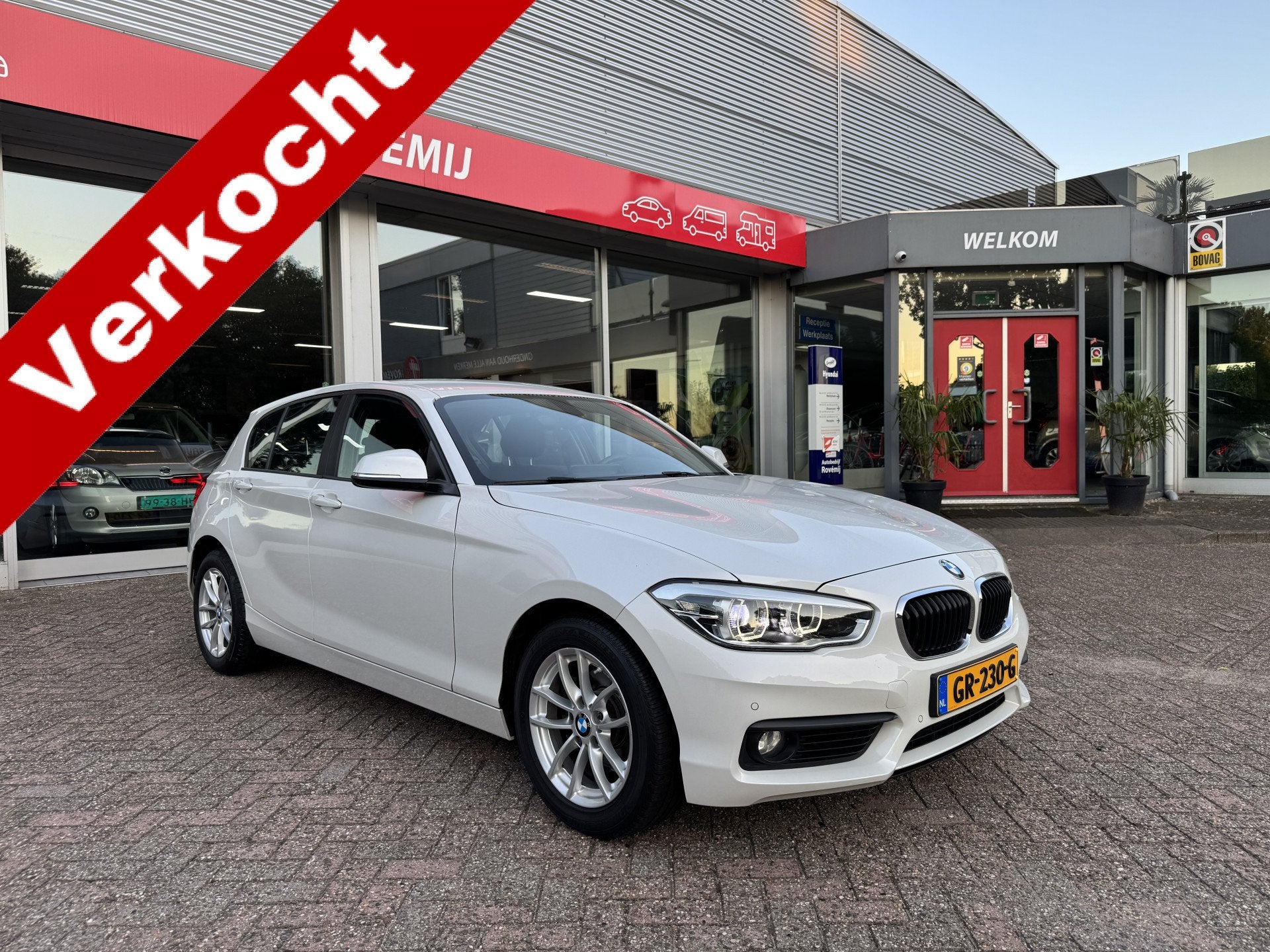 BMW 1-serie 118i Corporate Lease Essential Clima, Led, Cruis, Auto's, BMW, Gebruikt, Wit, Origineel Nederlands, Bedrijf