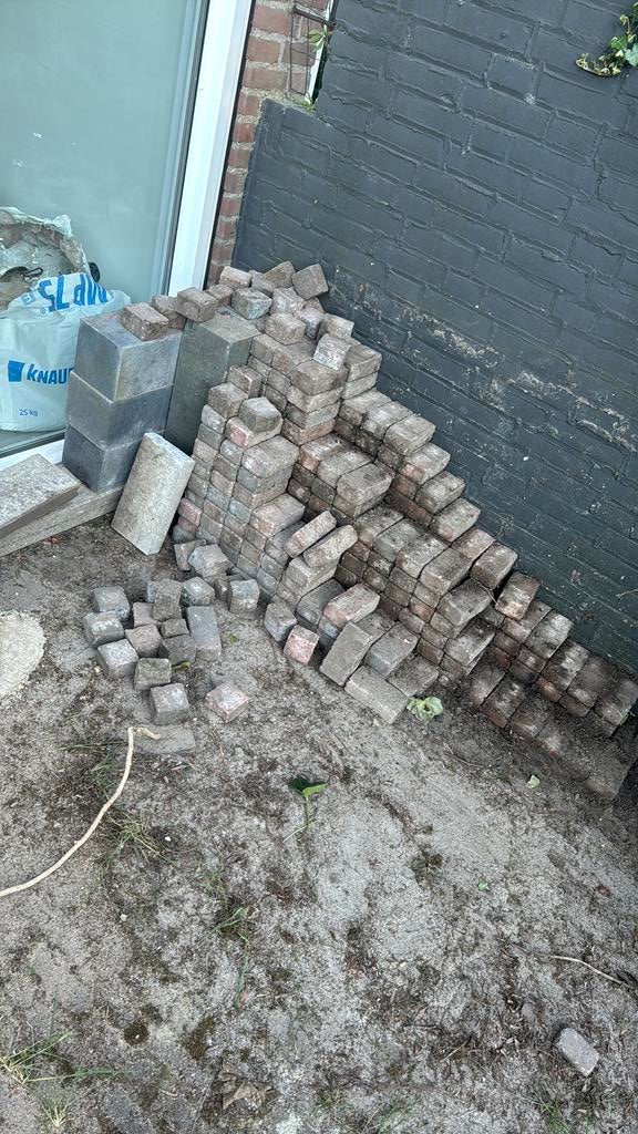 Gratis stenen bandjes en stapelblokken verschillende soorten, Tuin en Terras, Tegels en Klinkers, Ophalen, Overige typen, 5 tot 10 m²