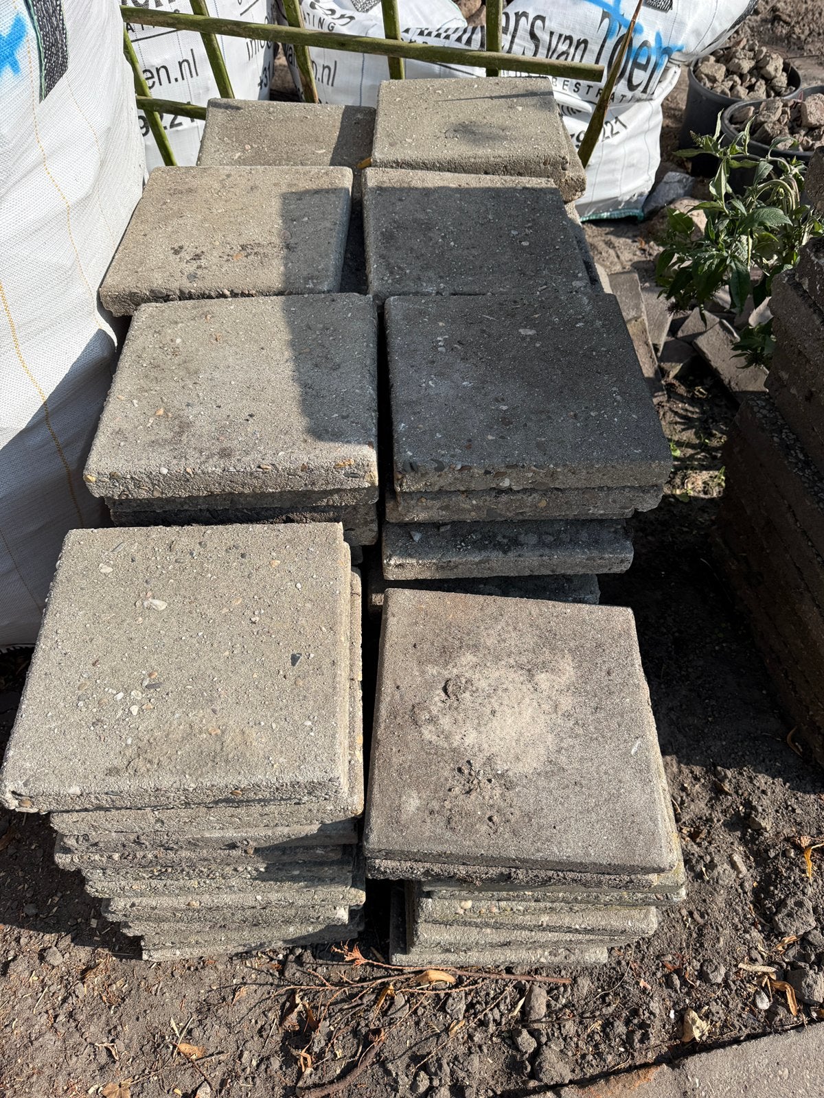 10m2 - 30 x 30 tegels - 113 stuks - gratis, Tuin en Terras, Ophalen, Gebruikt, 10 m² of meer, Beton