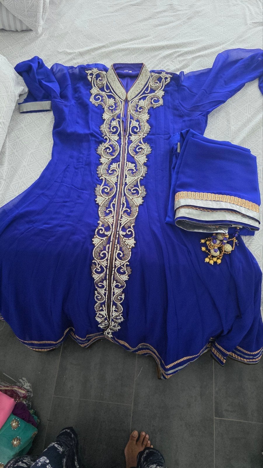 Mooie blauwe maxi jurk met broek en dupata, Ophalen of Verzenden, Zo goed als nieuw, Blauw, Onder de knie