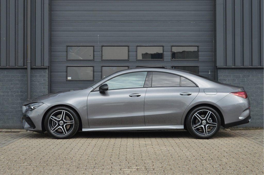 Mercedes-Benz CLA-Klasse 200 AMG Line | PANO | SFEERVERLICHT, Auto's, Mercedes-Benz, CLA, Gebruikt, 4 cilinders, Met garantie (alle)