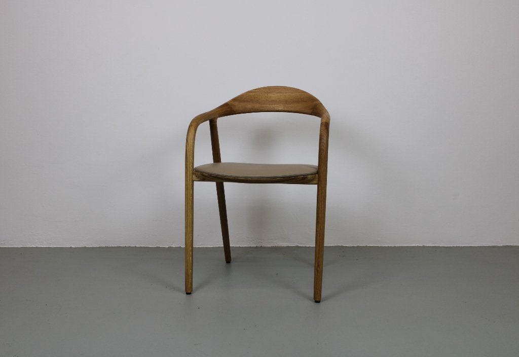 Artisan Neva stoel, Eiken wit pgiment, leer bruin/beige, Huis en Inrichting, Ophalen, Twee, Bruin, Nieuw