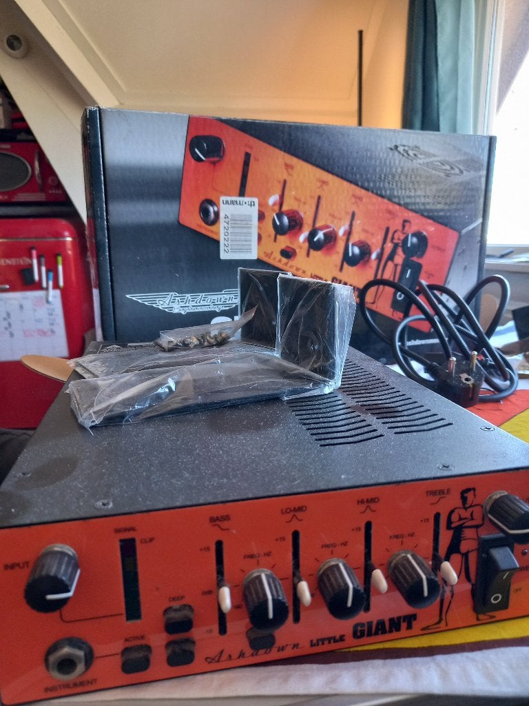 Ashdown little giant 1000W basversterker top, Muziek en Instrumenten, Versterkers | Bas en Gitaar, Ophalen, Gebruikt, Basgitaar