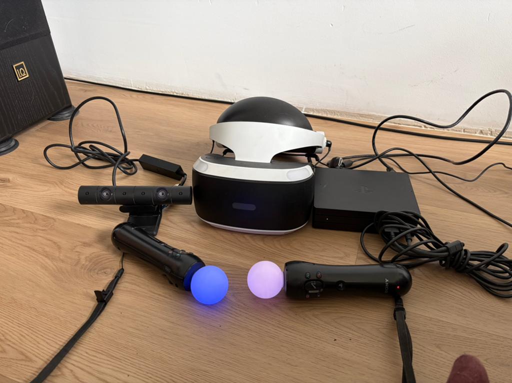 Playstation VR 1 set met 2 move controllers, Spelcomputers en Games, Spelcomputers | Sony PlayStation Consoles | Accessoires, Gebruikt
