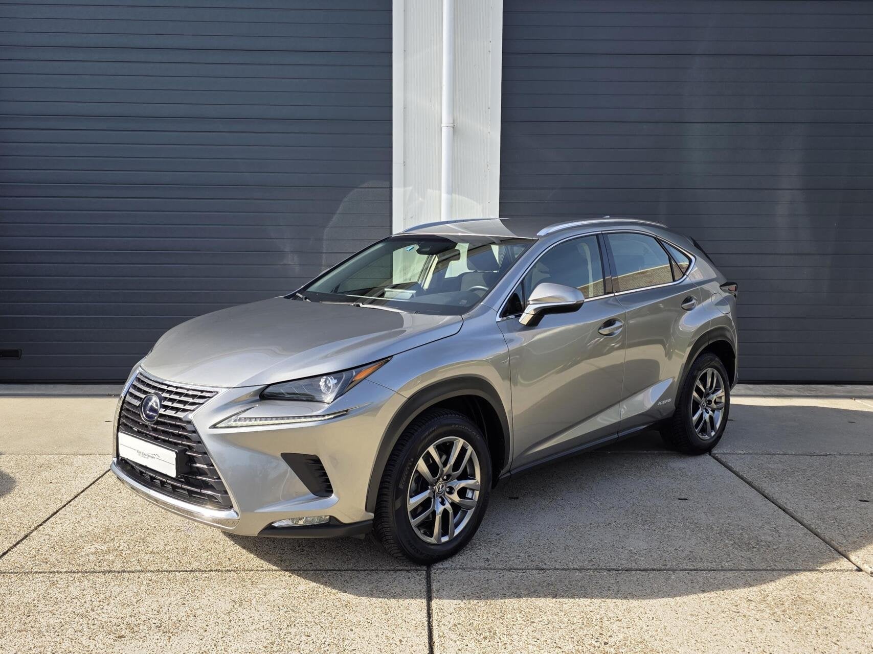 Lexus NX 300h facelift, Auto's, Verwarmde buitenspiegels, Gebruikt, Zwart, 14 km/l