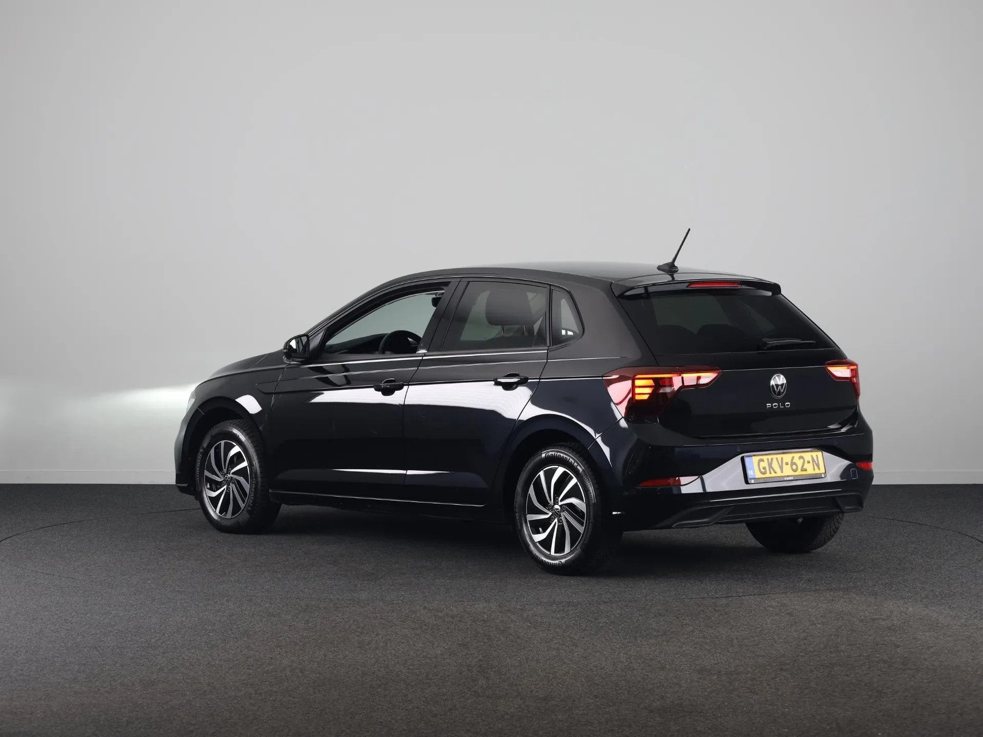 Volkswagen Polo 1.0 TSI Life (bj 2024), Voorwielaandrijving, Zwart, Origineel Nederlands, Bedrijf