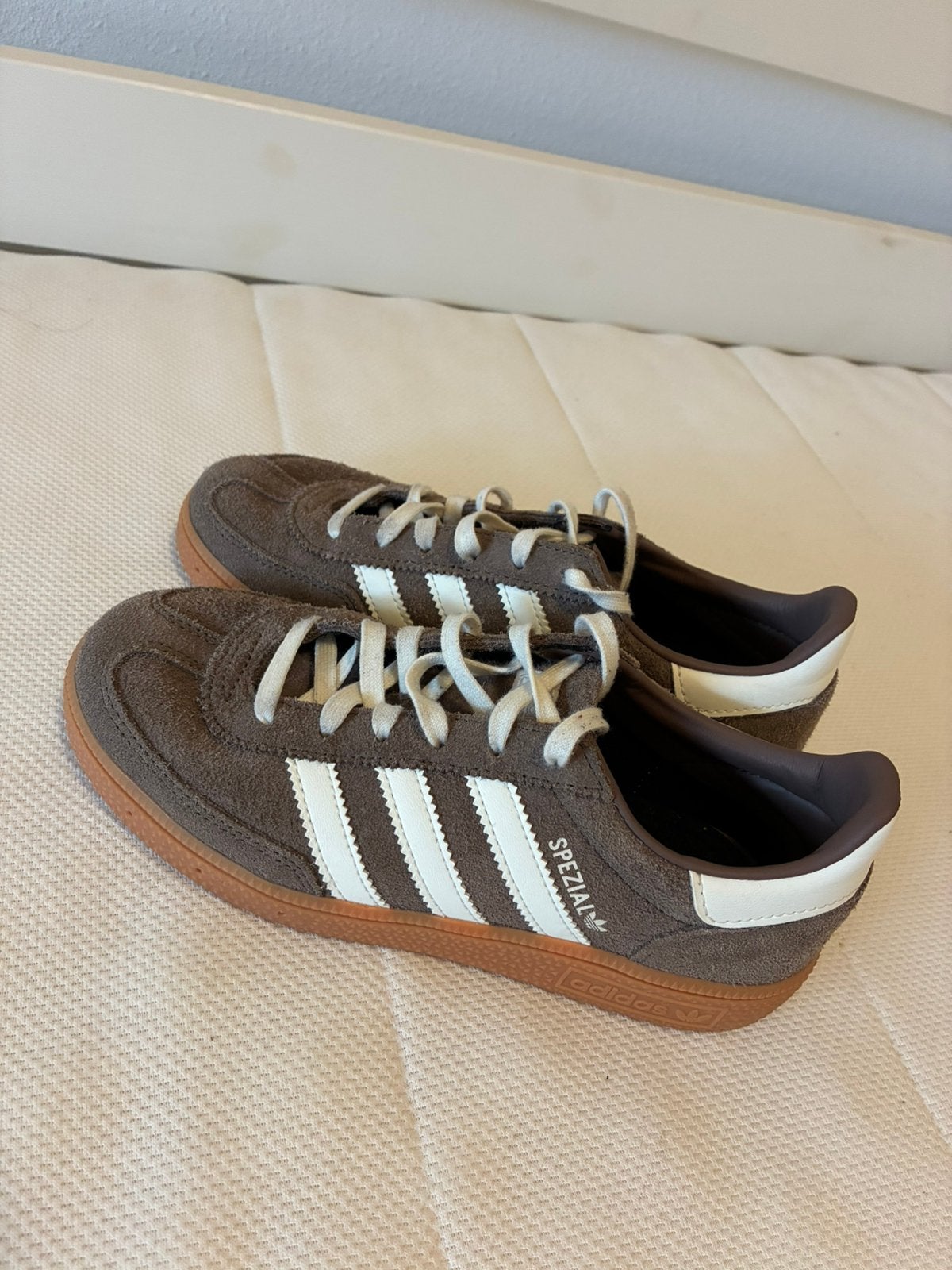 Adidas maat 33 1/2, Ophalen of Verzenden, Zo goed als nieuw, Jongen of Meisje, Sportschoenen