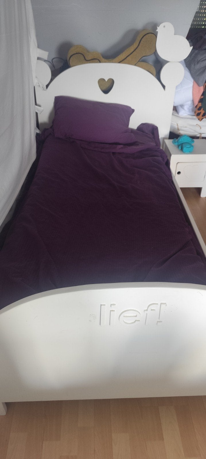 Lief! kinderbed met nachtkastje, Kinderen en Baby's, Ophalen, 85 tot 100 cm, Gebruikt, Lattenbodem