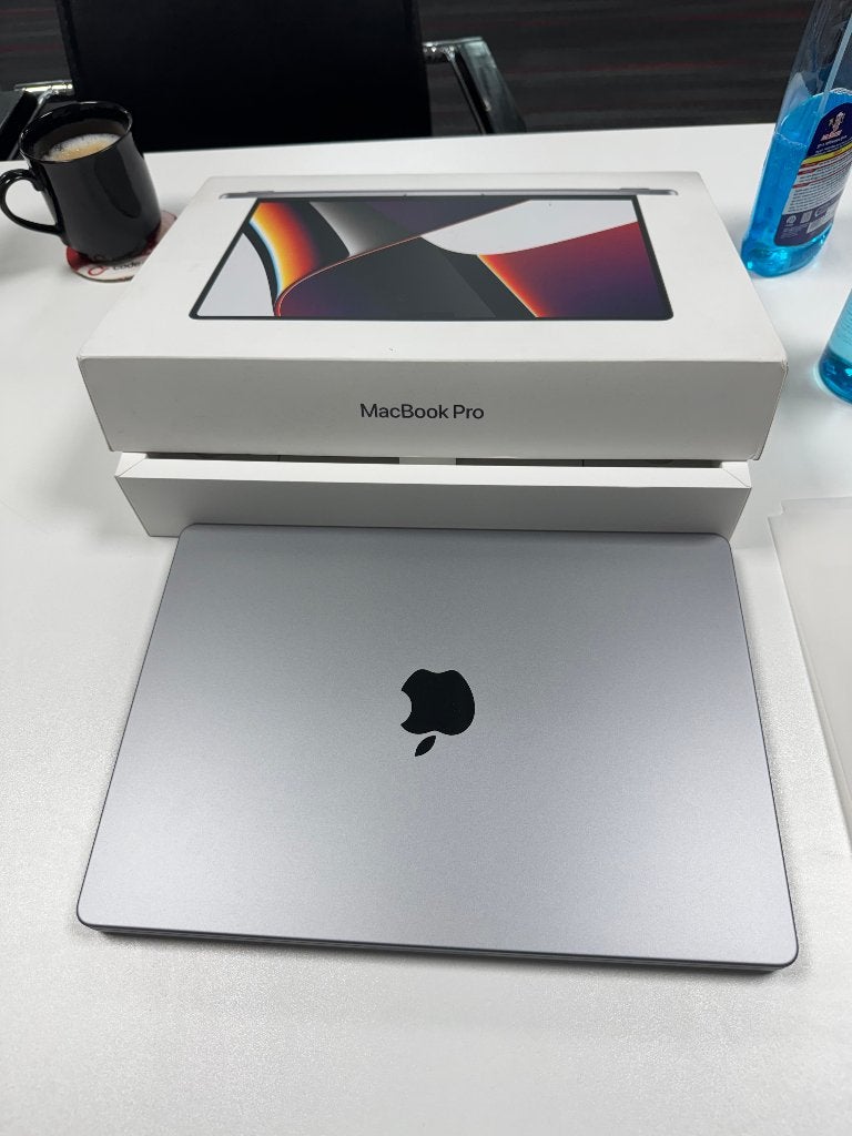 MacBook Pro M5 RAM: 16GB SSD: 512GB, MacBook Pro, 15 inch, 512 GB, Ophalen of Verzenden