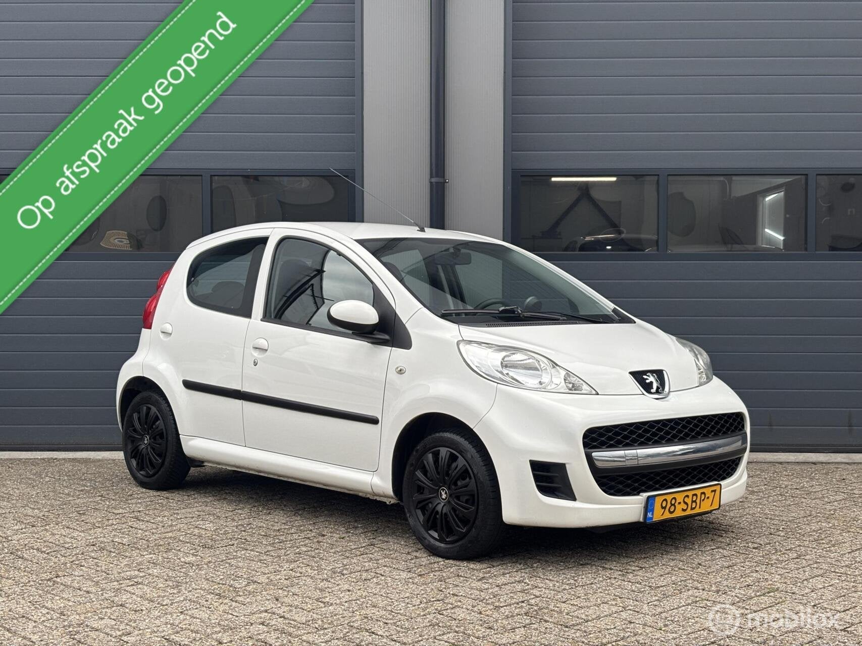 Peugeot 107 1.0-12V XS 5Drs Uitvoering, Auto's, Peugeot, Voorwielaandrijving, Euro 5, 4 stoelen, Origineel Nederlands