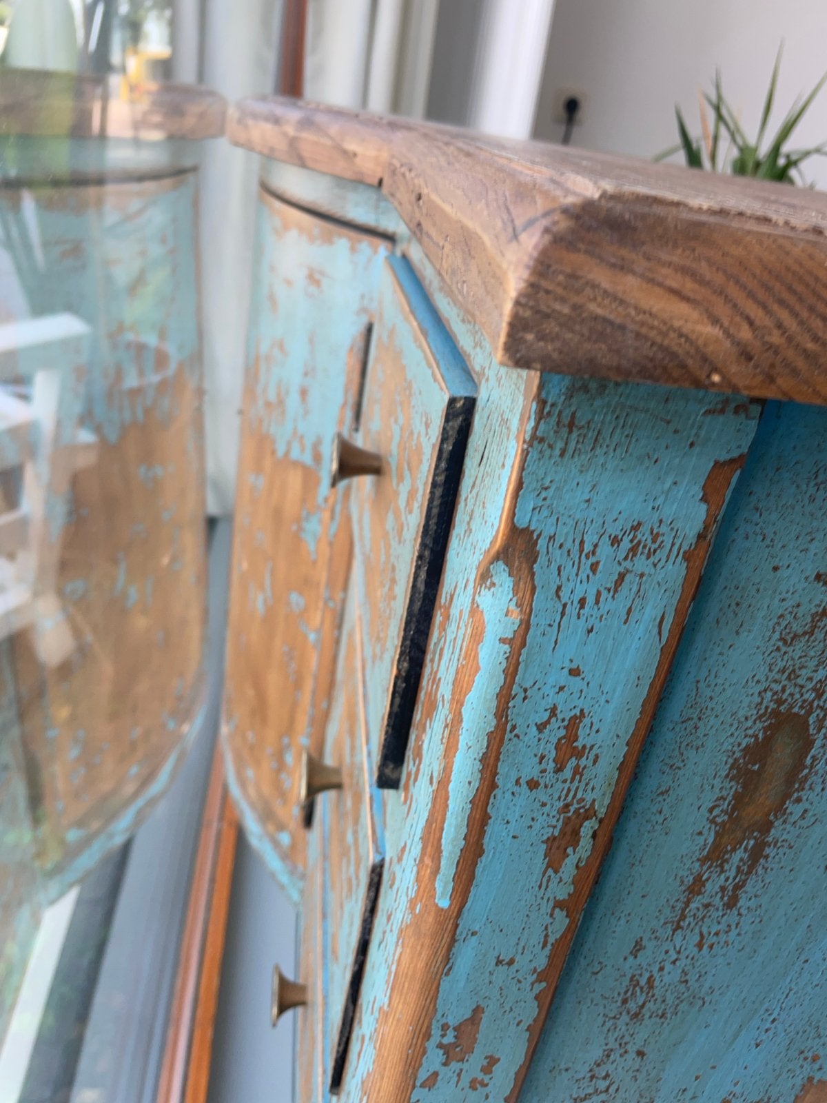 Unieke turquoise dressoir met verweerde look, Antiek en Kunst, Ophalen